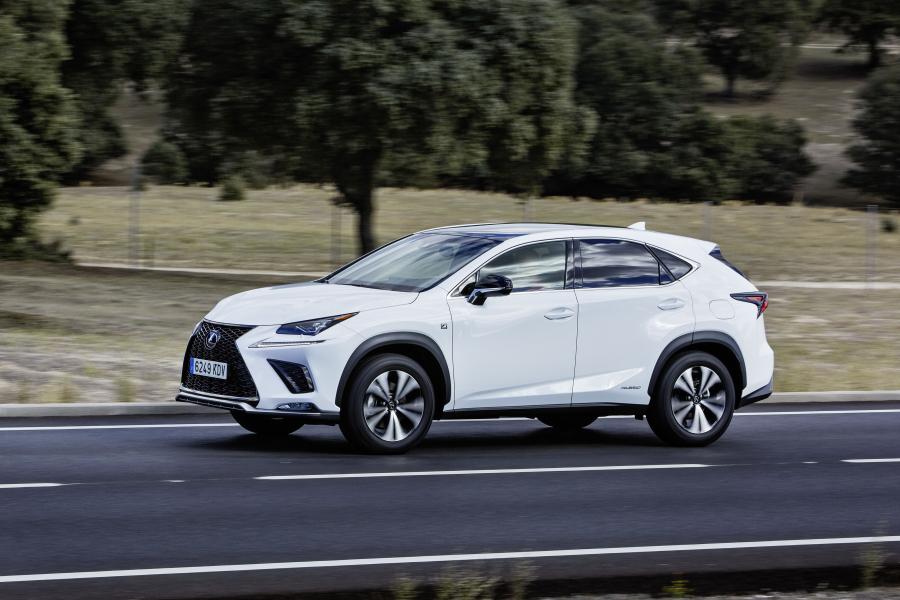  Lexus NX300h F-Sport 2017 года  (WW) (фото 16 из 20)